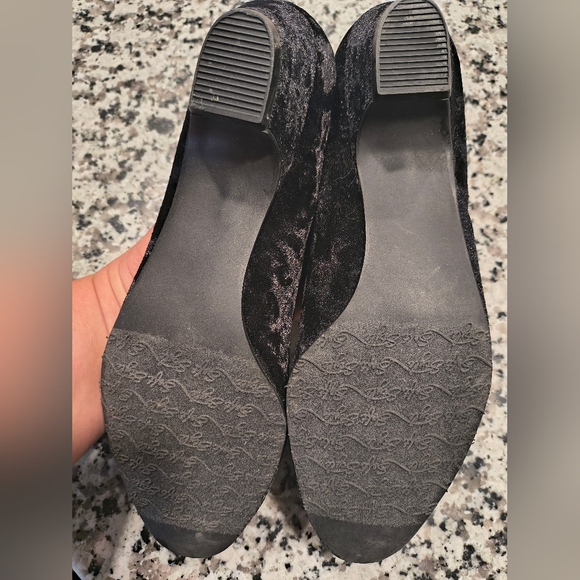 Hush Puppies Soft Style Sz 7.5 Black Velvet Short Heels - Picture 5 of 10